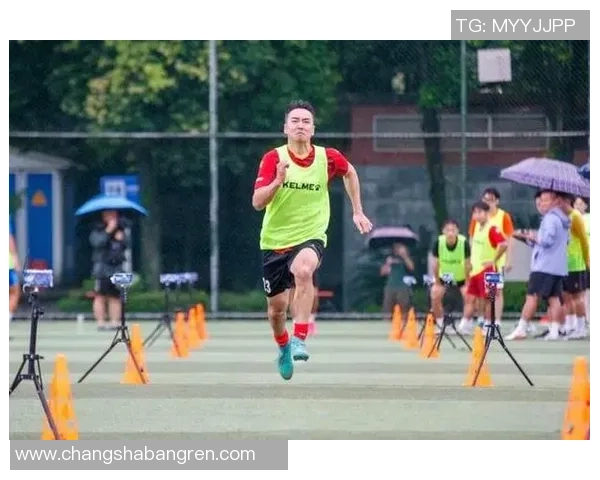 成都足球队耐力分析与战术适应性探讨助力球队未来发展 成都足球队耐力分析与战术适应性探讨助力球队未来发展