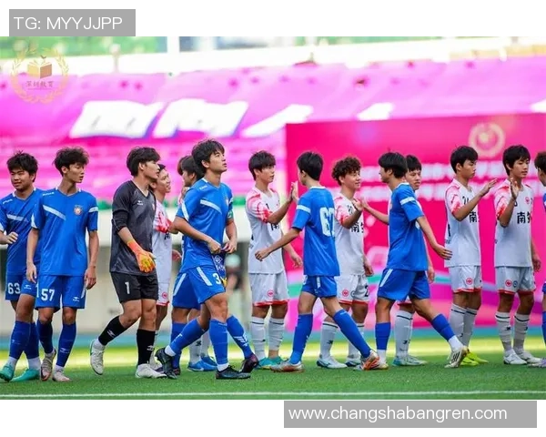 深圳足球队总决赛灵活性展现出色战术调整与团队配合的完美结合